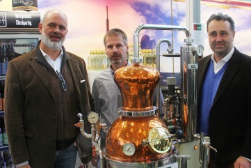 Markus Semmler zusammen mit Markus Grüsser und Brennmeister Hans-Joachim Dege